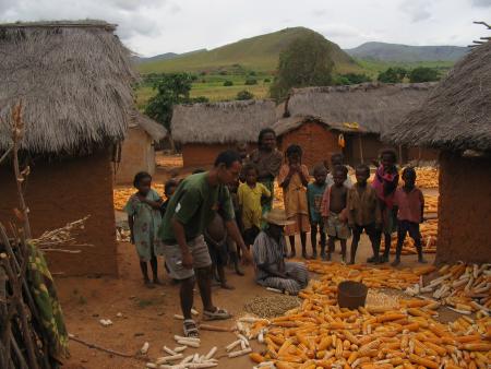 Nirina expliquant le ma�s